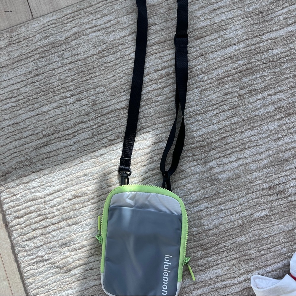 Lululemon Zip top crossbody
